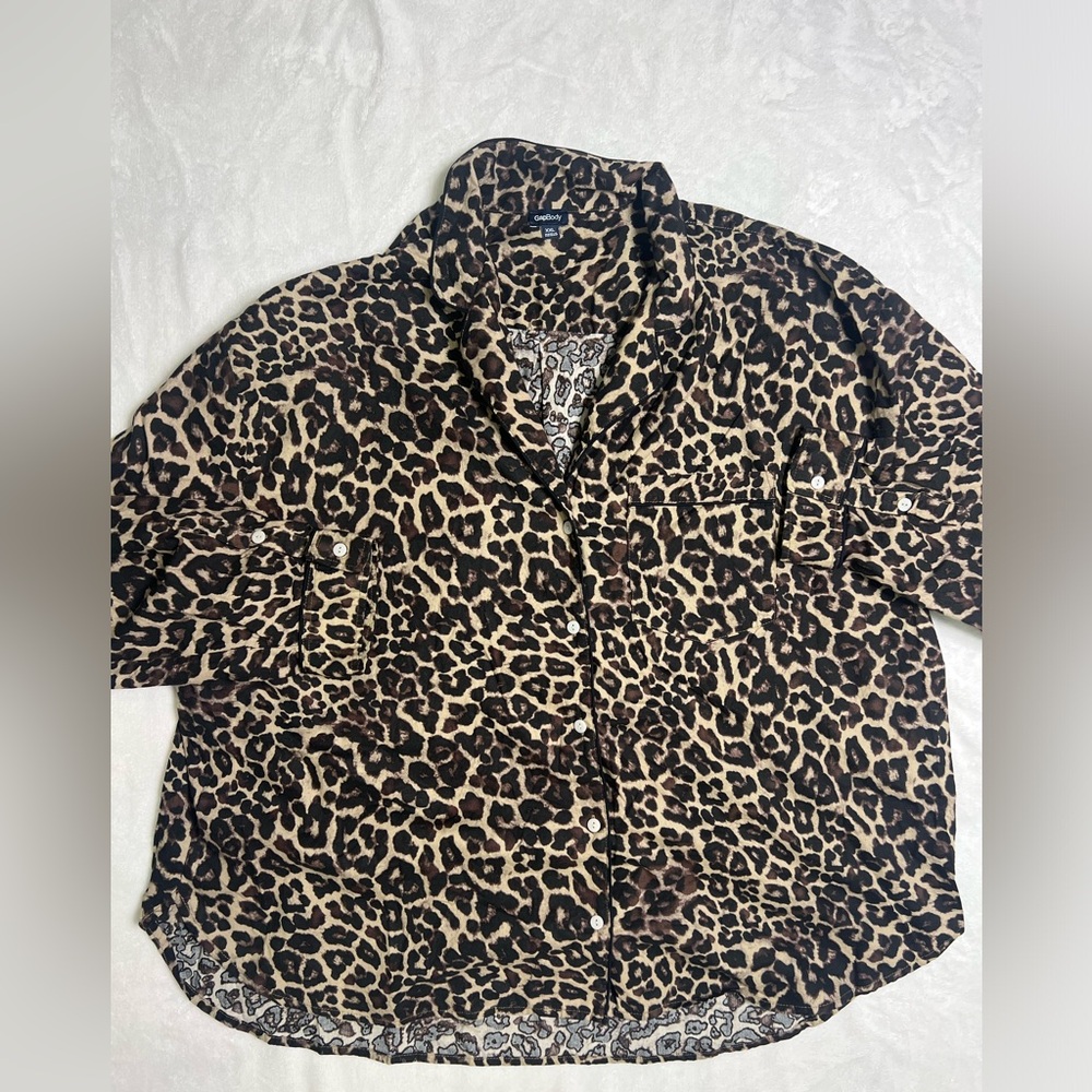 GAP Leopard Print Button-Up Shirt - Neutral Tones